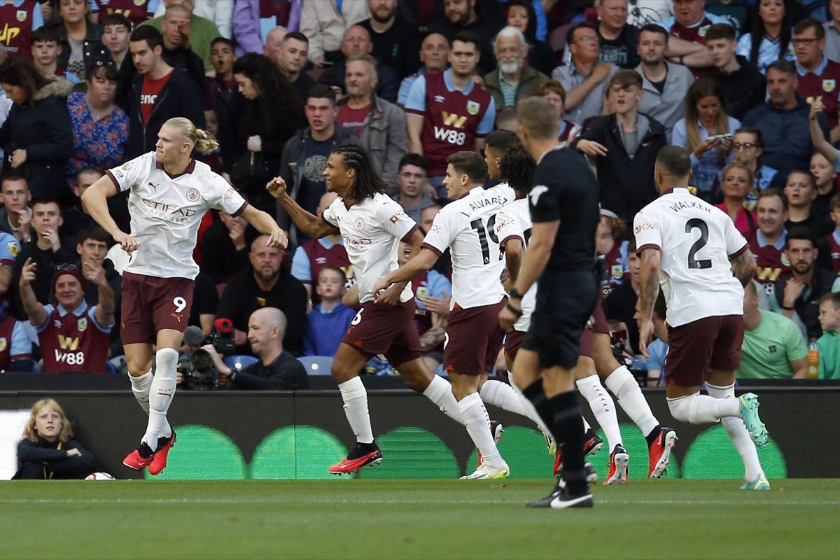 哈兰德身体素质解密:1.94米的完美前锋模板